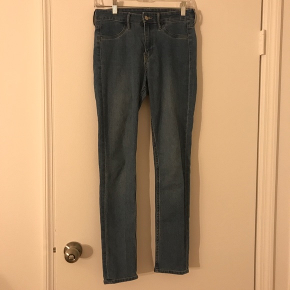 H&M Lightwash Skinny Jeans - Picture 1 of 4